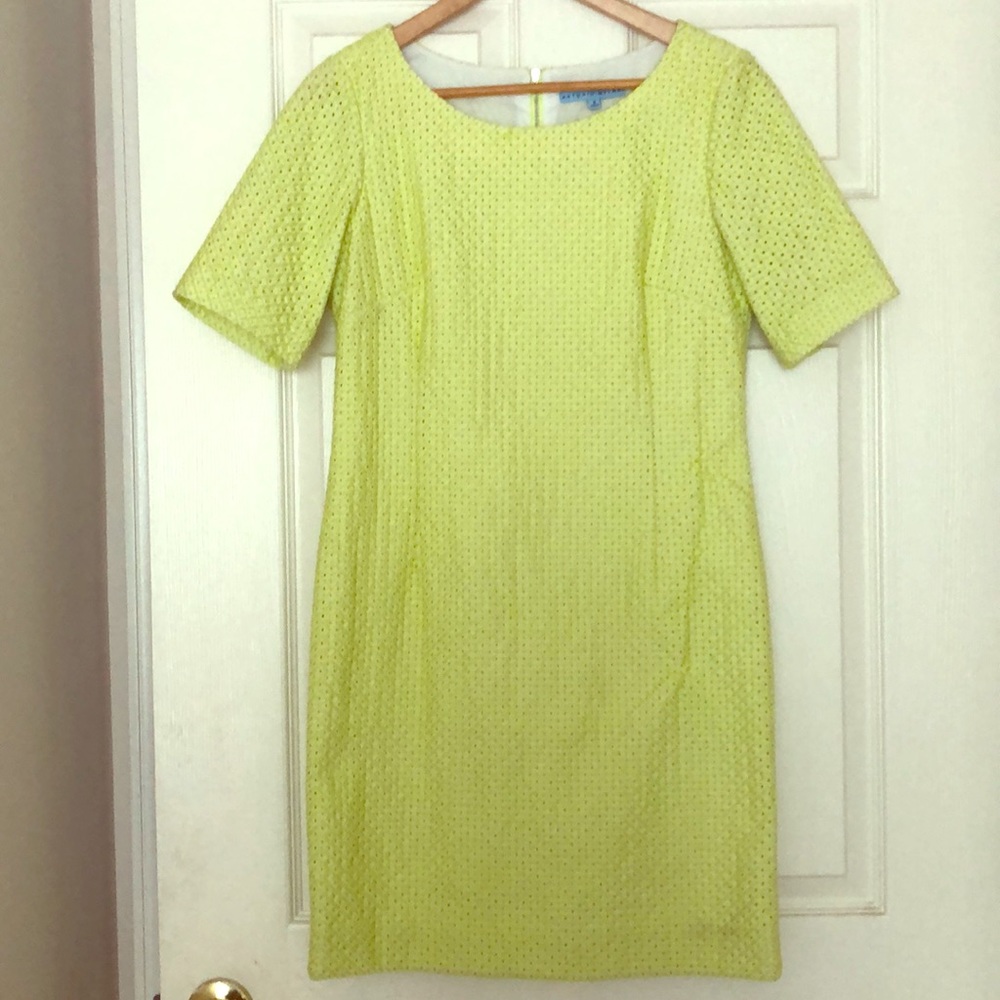 Woman’s dress 👗 it’s beautiful 😍